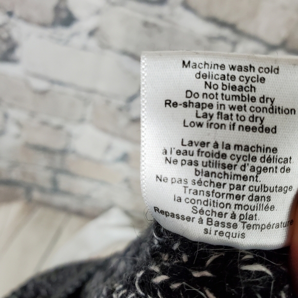 Aritzia TNA Crewneck Black White Marled Wool Angora Cashmere Sweater  Small - Picture 10 of 10